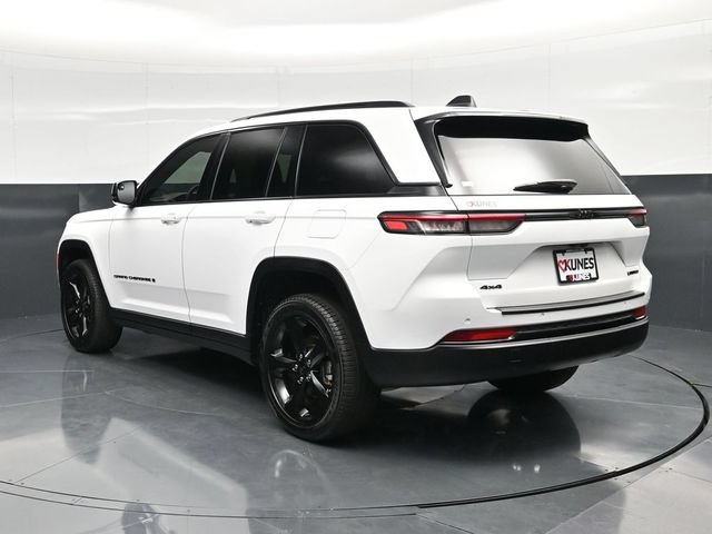 Used 2025 Jeep Grand Cherokee Limited w/ Black Appearance Package AWD/4WD image 12