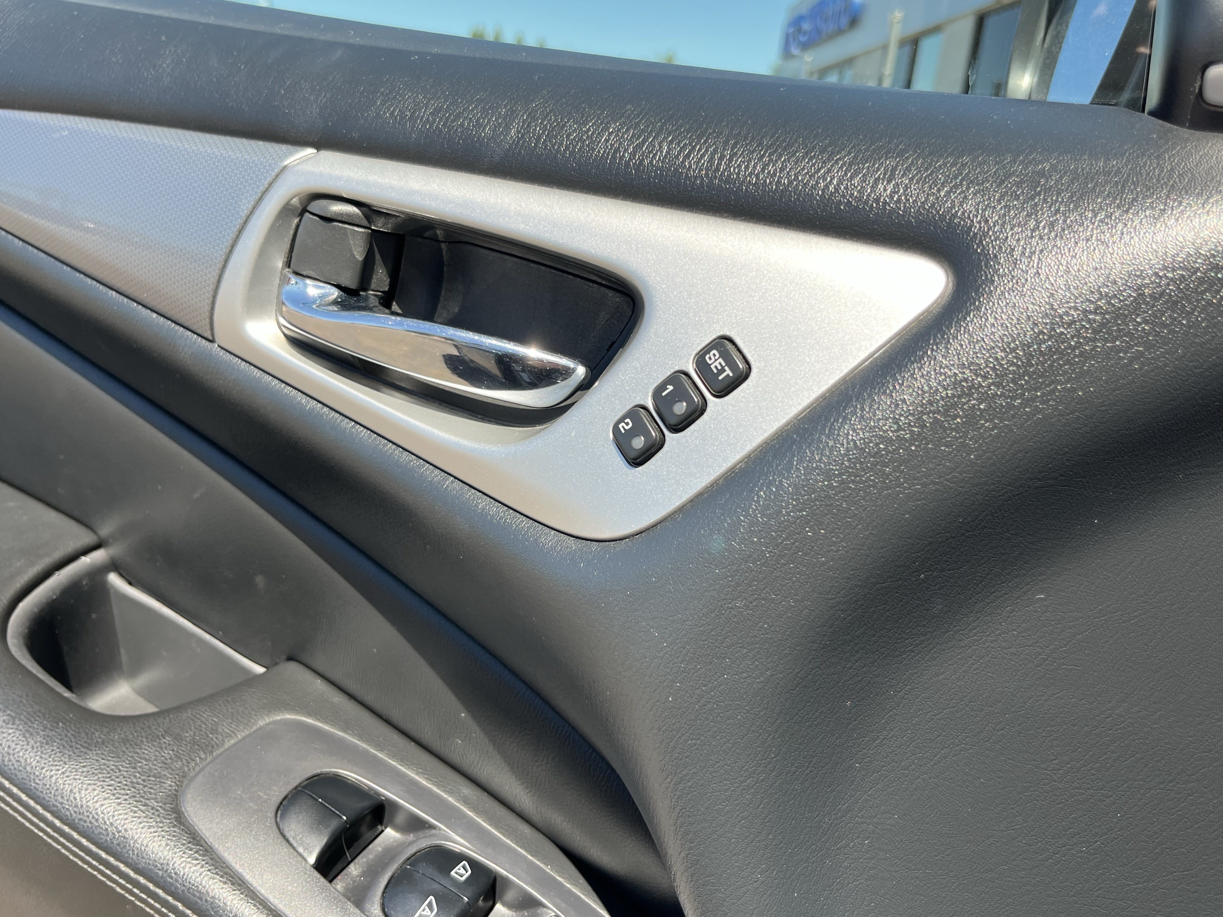Used 2019 Nissan Pathfinder SL AWD/4WD image 18