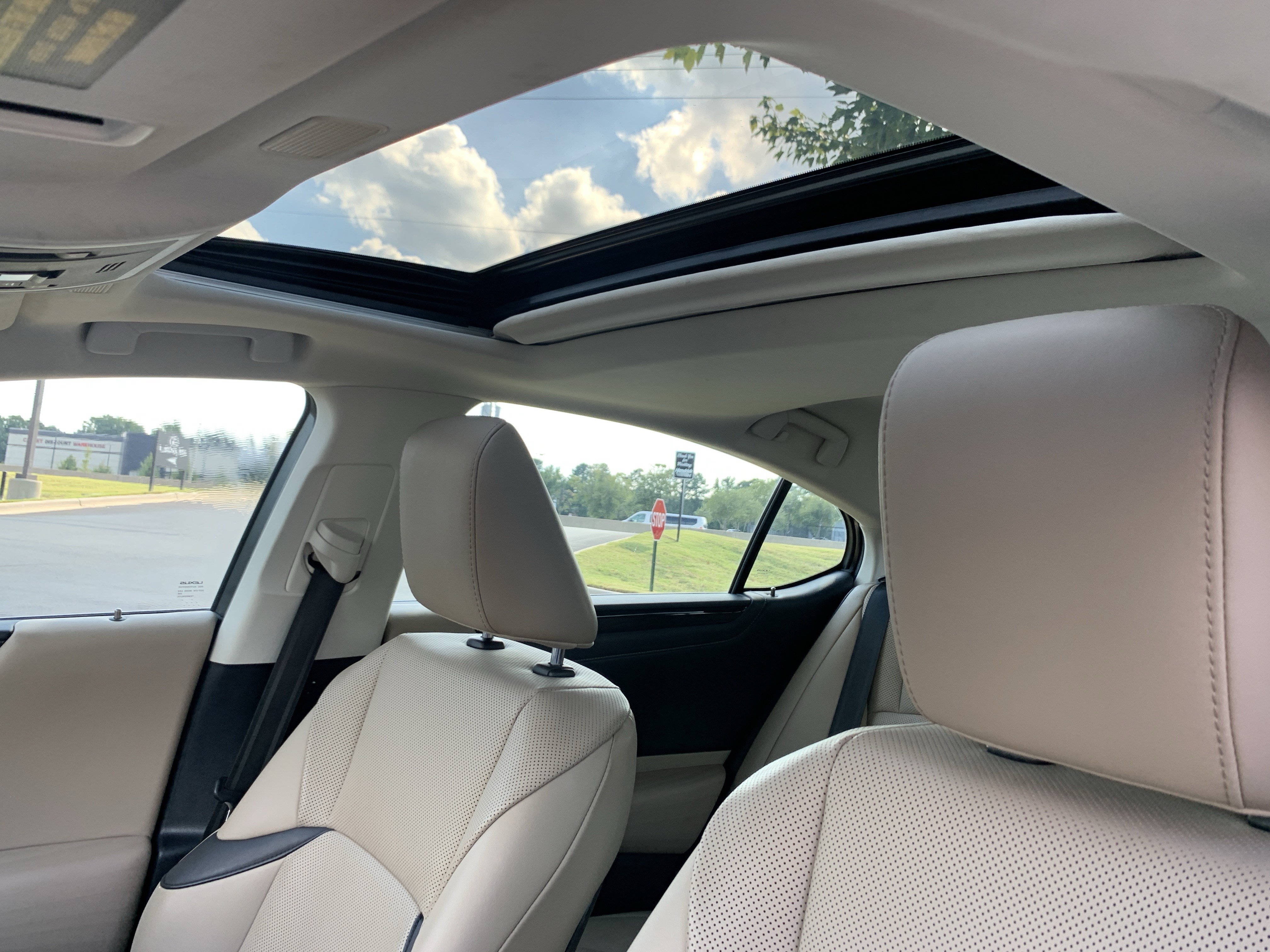 Used 2020 Lexus ES 300h w/ Premium Package FWD image 28