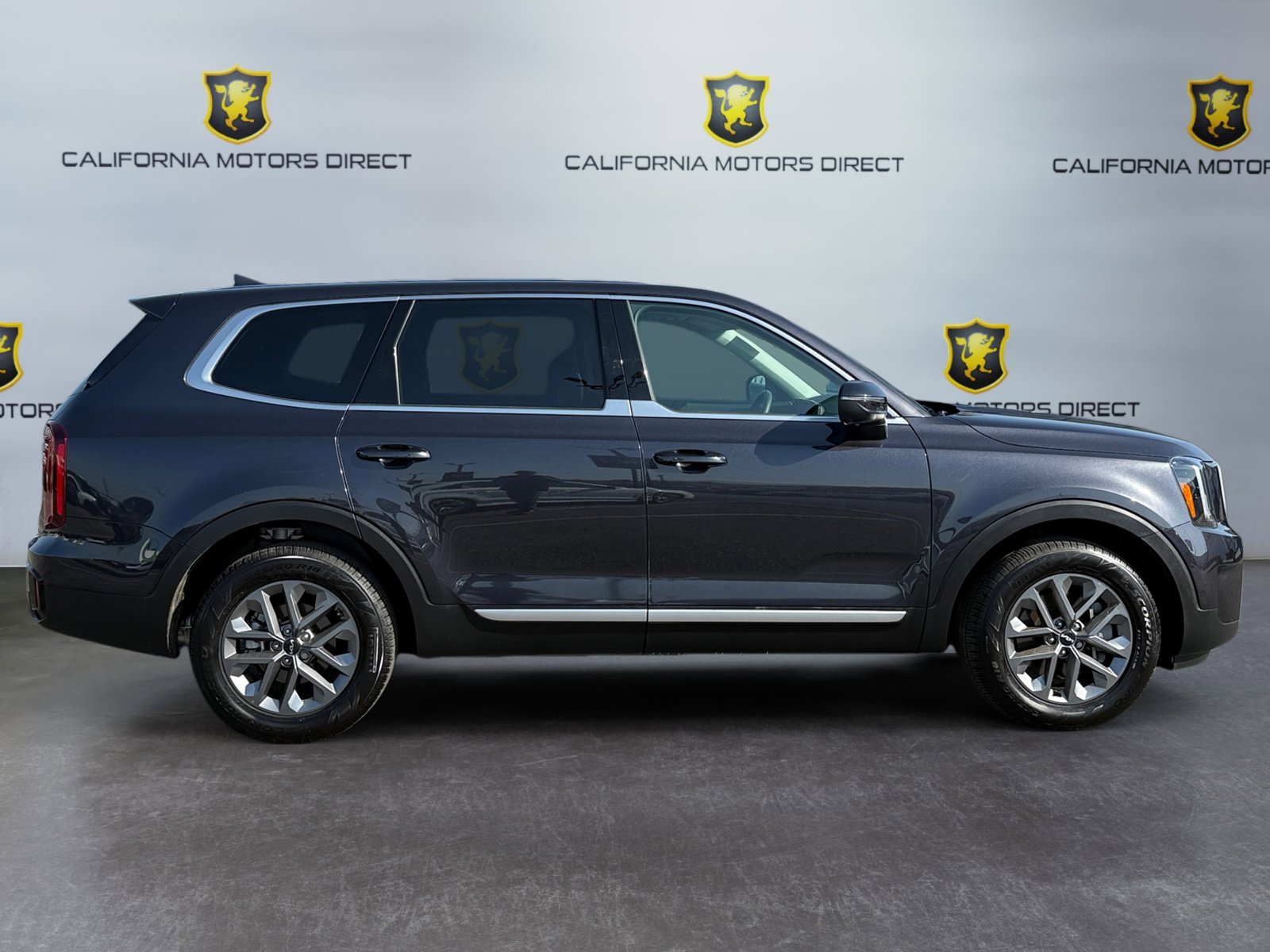 Used 2025 Kia Telluride LX FWD image 6