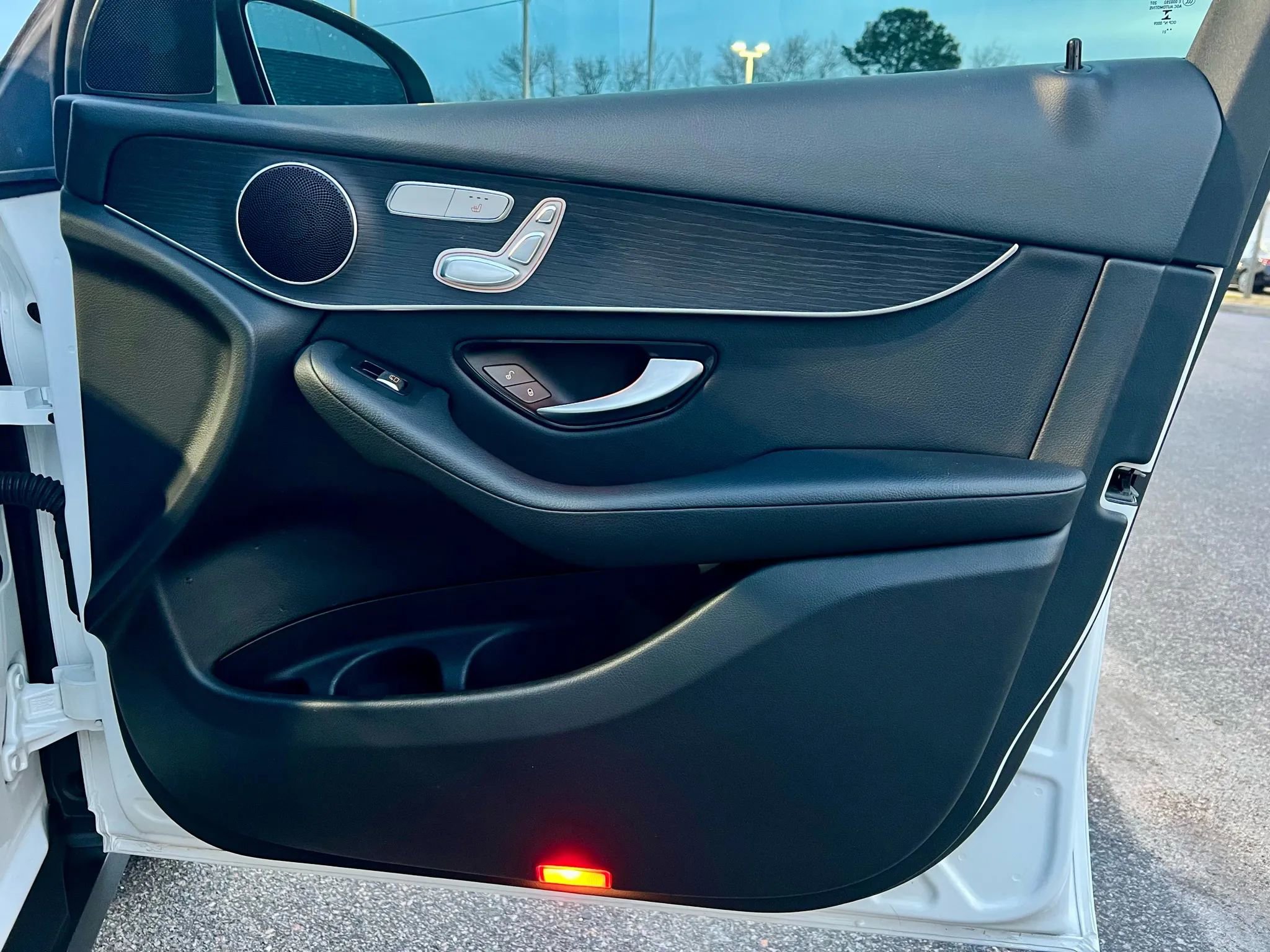 Used 2021 Mercedes-Benz GLC 300 4MATIC image 32