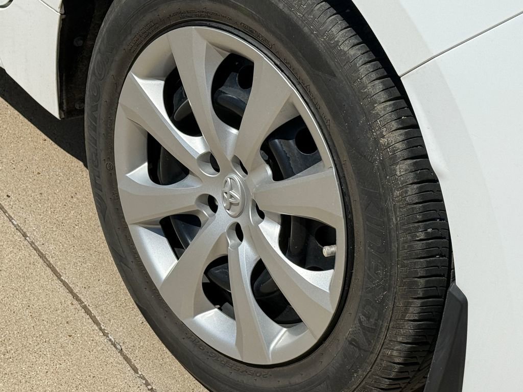 Used 2020 Toyota Corolla LE FWD image 8