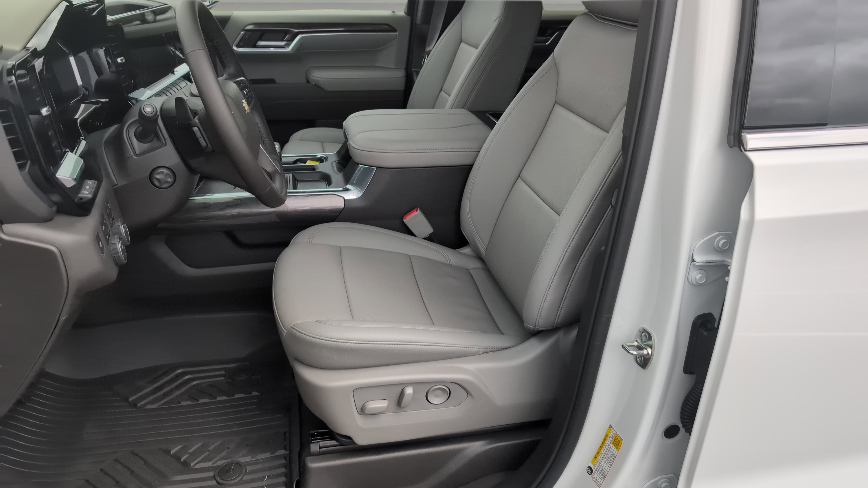 New 2026 Chevrolet Silverado 1500 LTZ w/ LTZ Premium Package image 18
