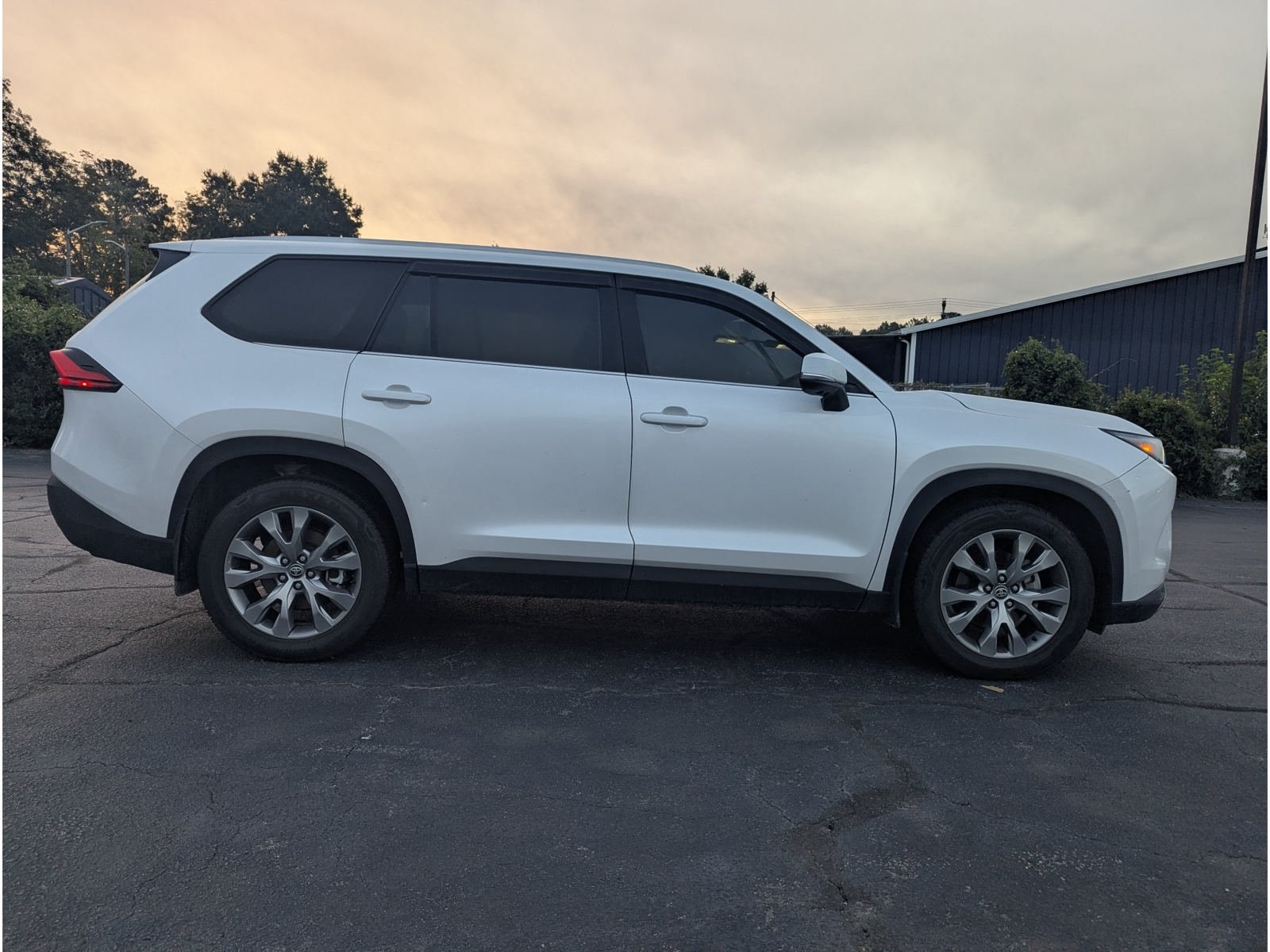 Used 2024 Toyota Grand Highlander FWD image 2