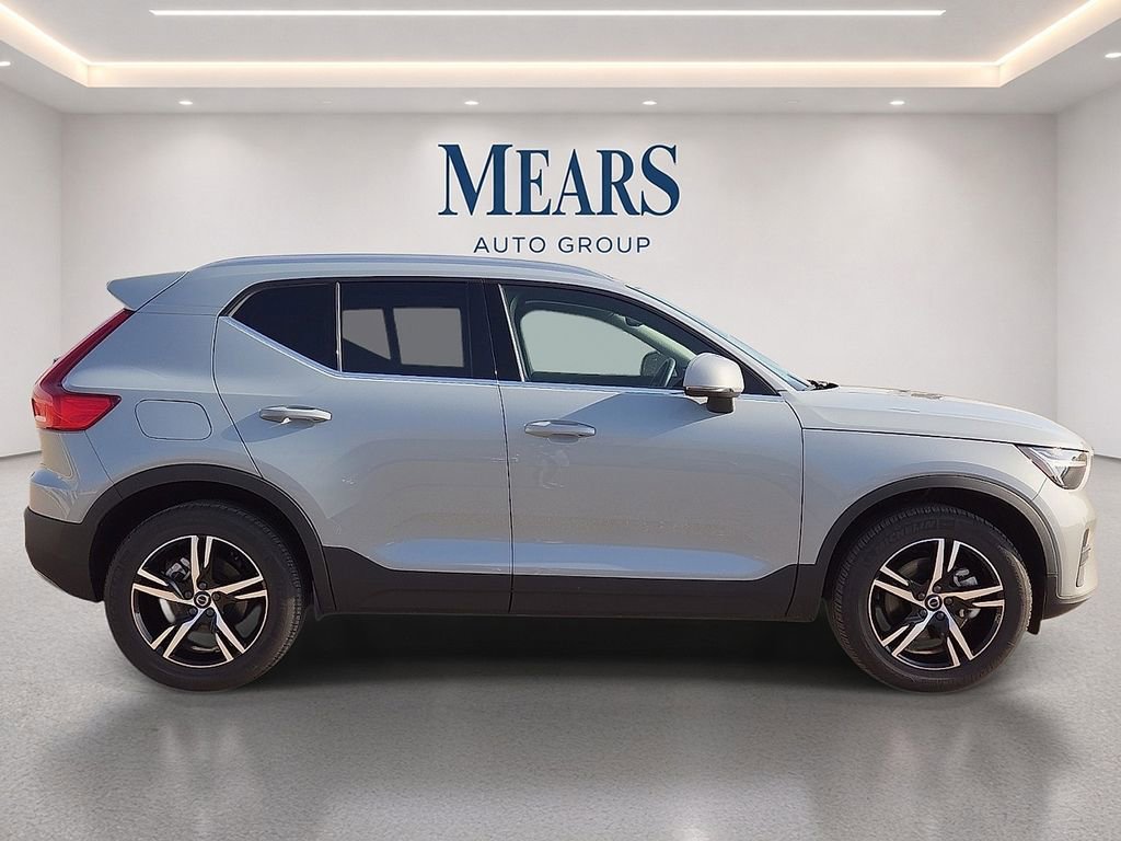 Used 2025 Volvo XC40 B5 Core AWD/4WD image 7