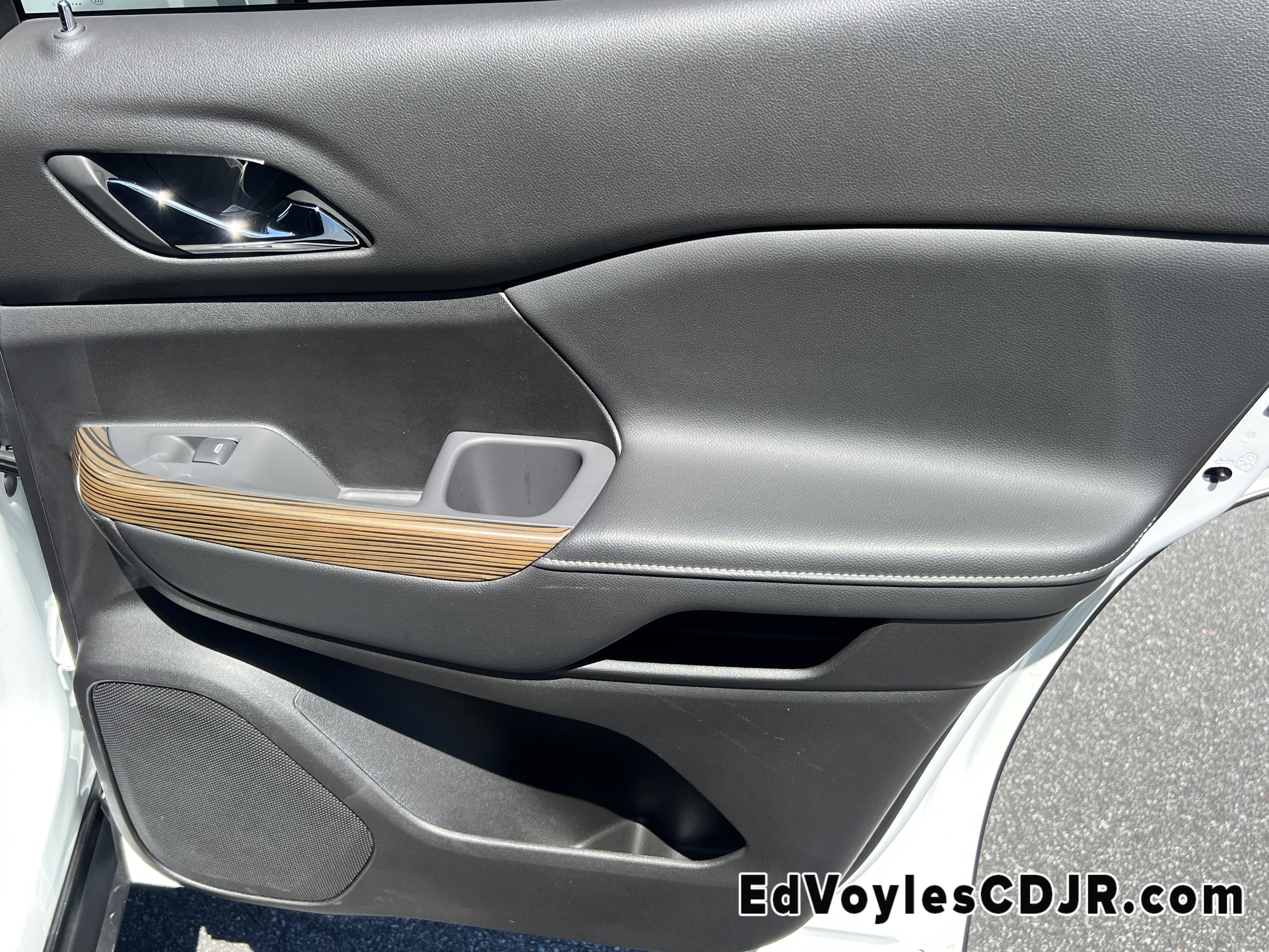 Used 2022 GMC Acadia SLE w/ Driver Convenience Package image 21