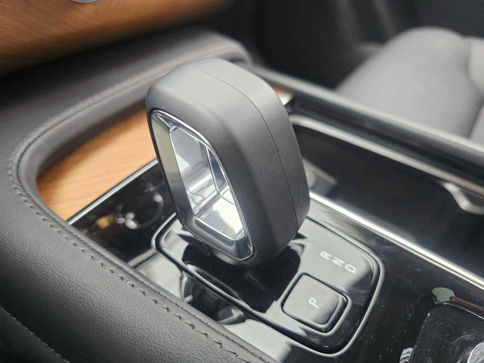 Certified 2025 Volvo XC90 T8 Plus w/ Protection Package Premier image 40