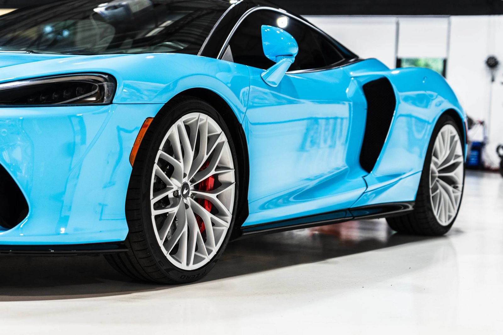 Used 2023 McLaren GT RWD image 5