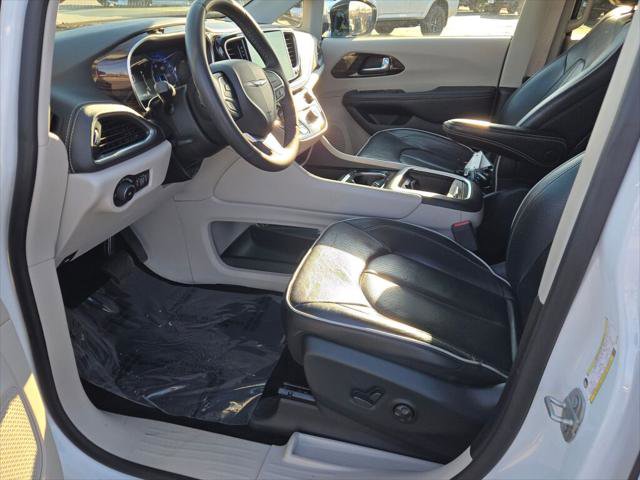 Certified 2023 Chrysler Pacifica Limited FWD image 22