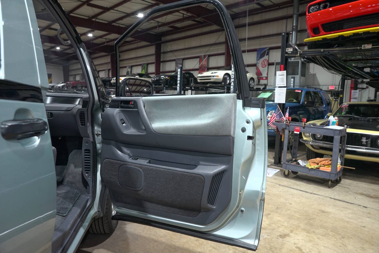 Used 1992 Toyota Previa LE RWD image 39