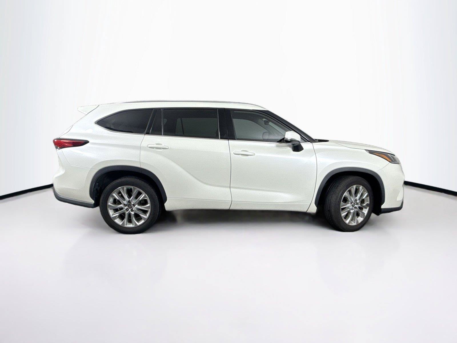 Used 2021 Toyota Highlander Limited FWD image 7