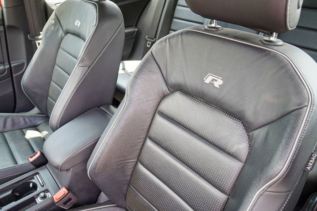 Used 2019 Volkswagen Golf R 4-Door image 18