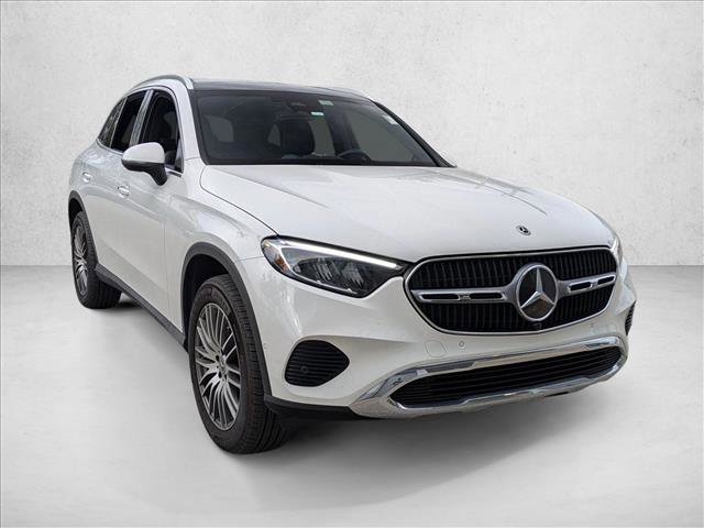 Used 2025 Mercedes-Benz GLC 300 4MATIC image 3