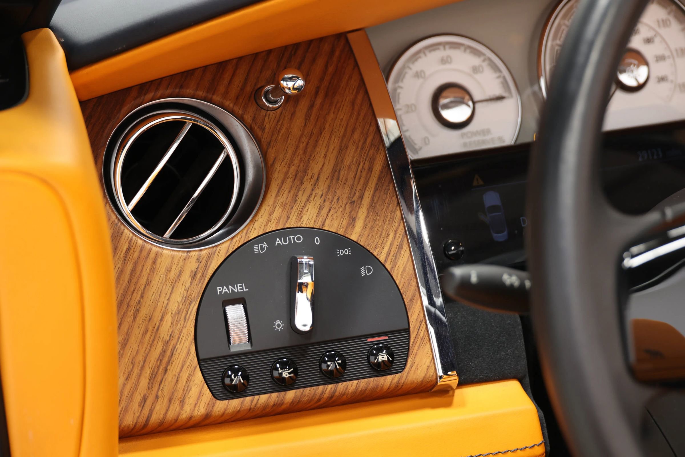 Used 2016 Rolls-Royce Dawn image 25