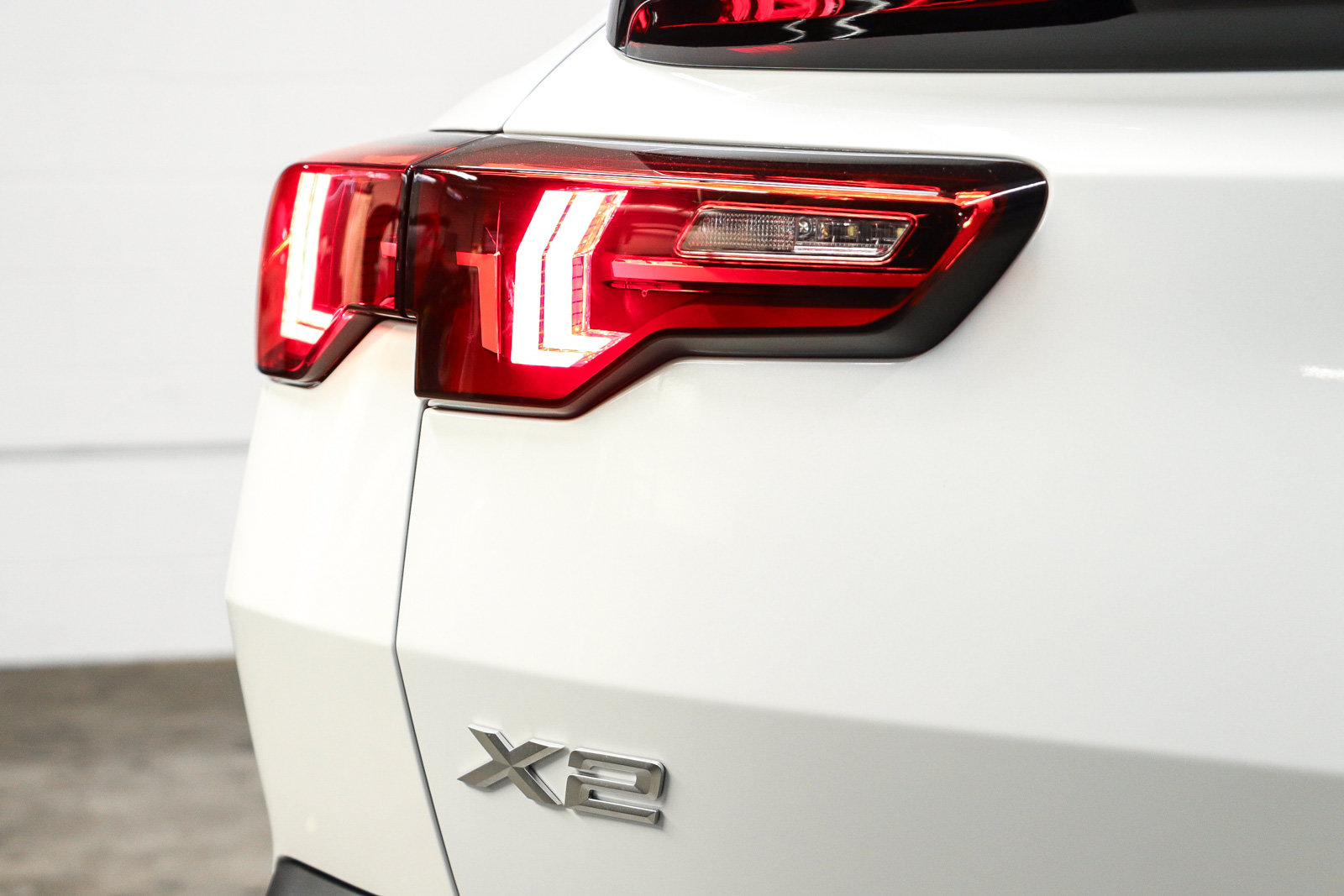 New 2026 BMW X2 xDrive28i w/ Technology Package AWD/4WD image 7