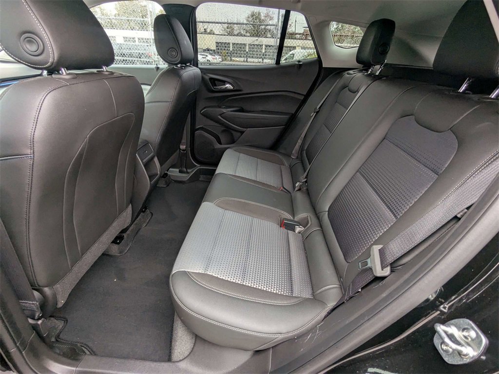 Used 2025 Chevrolet Trax LT w/ LT Convenience Package image 14