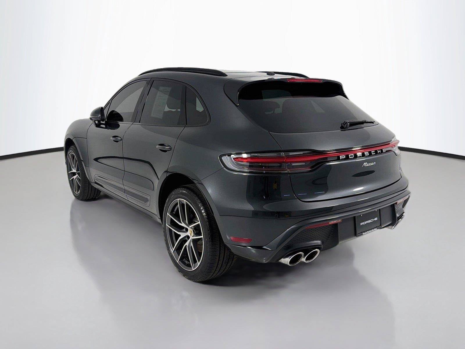 Certified 2024 Porsche Macan AWD/4WD image 3