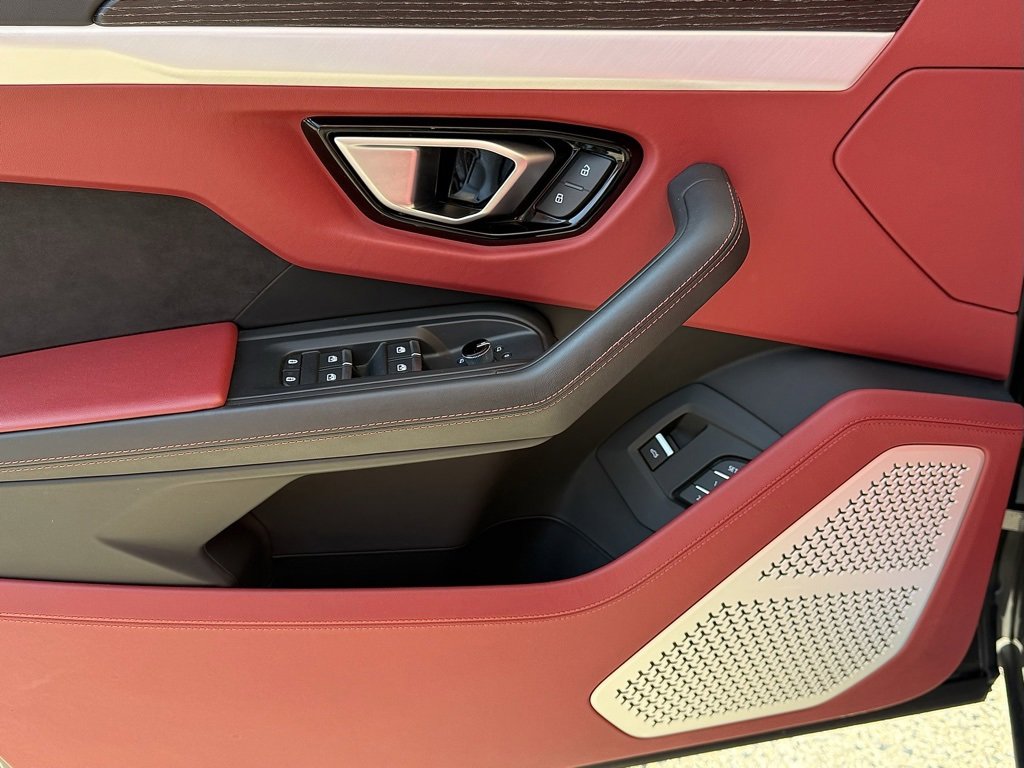 Used 2022 Lamborghini Urus image 16