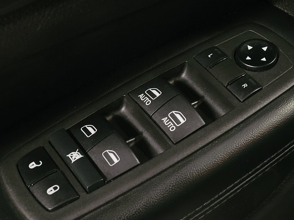 Used 2021 Jeep Grand Cherokee Laredo AWD/4WD image 27