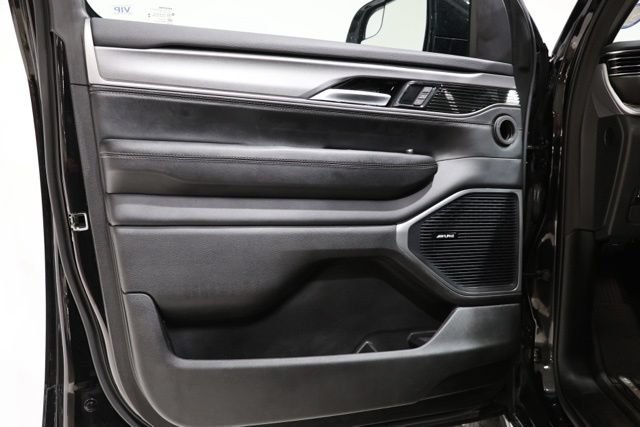 Used 2025 Jeep Wagoneer 4WD w/ Premium Group I image 18