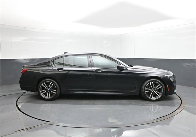 Used 2022 BMW 740i xDrive w/ M Sport Package image 26