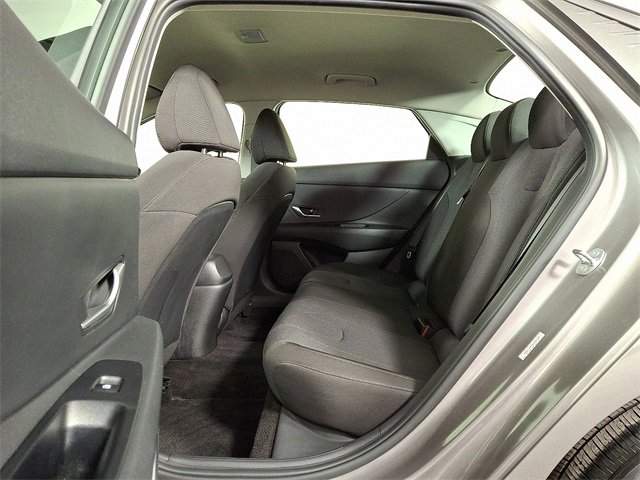 Used 2023 Hyundai Elantra SE w/ Preferred Accessory Package image 16