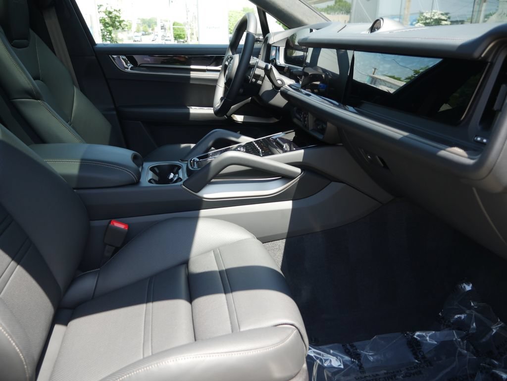 New 2026 Porsche Cayenne Turbo AWD/4WD image 23