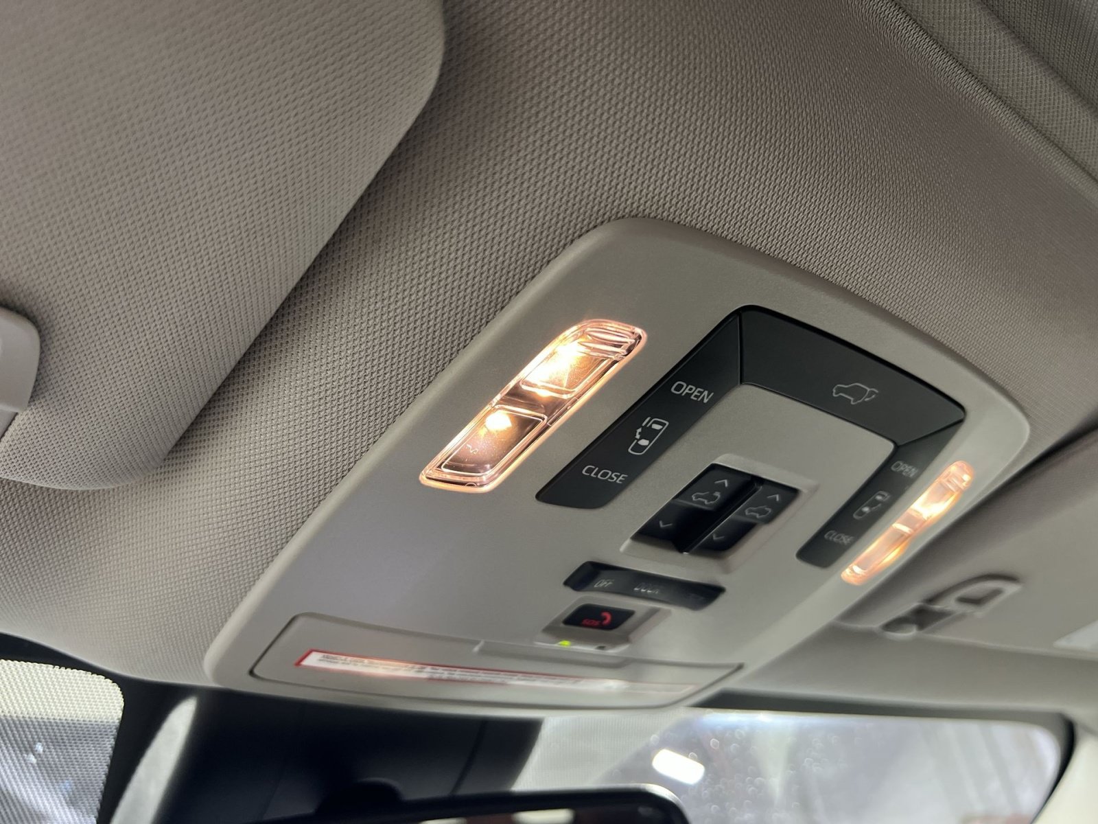 Used 2022 Toyota Sienna XLE FWD image 35
