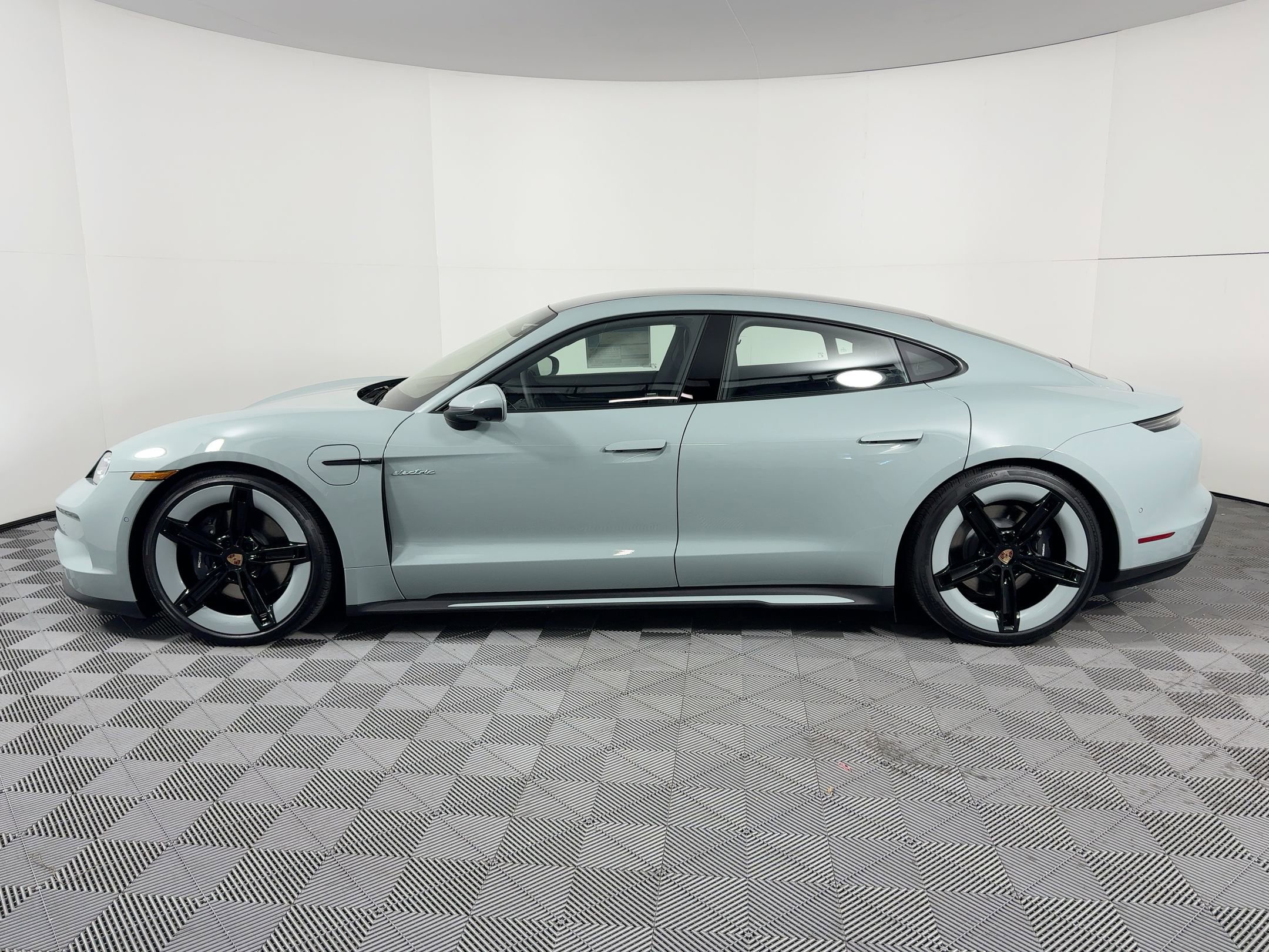 New 2026 Porsche Taycan image 2