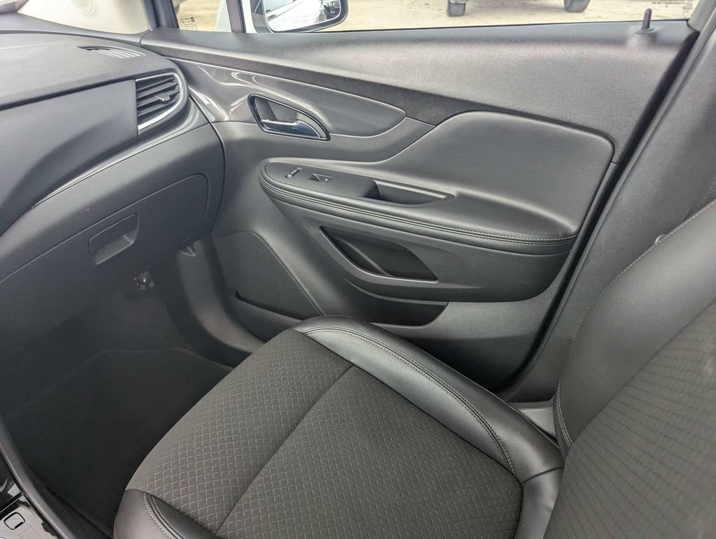 Used 2021 Buick Encore Preferred w/ Safety Package FWD image 17