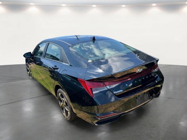 Used 2023 Hyundai Elantra Limited FWD image 16