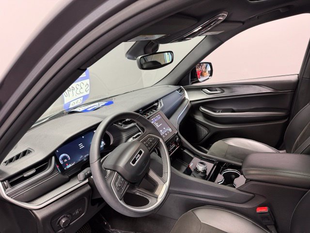 Used 2023 Jeep Grand Cherokee L Laredo AWD/4WD image 18