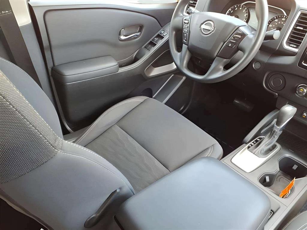 Used 2022 Nissan Frontier SV w/ Technology Package image 9