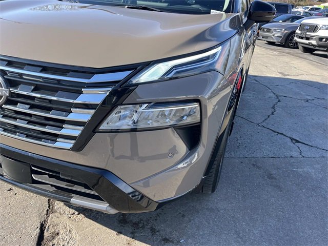 Used 2024 Nissan Rogue Platinum image 9