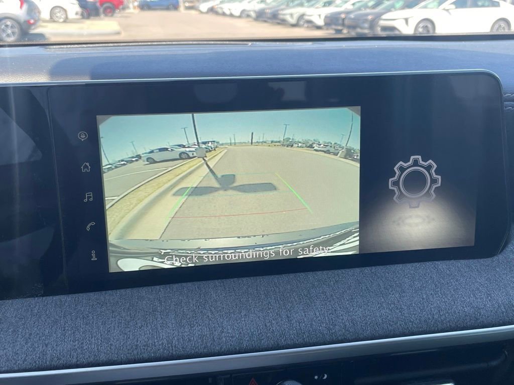 Used 2025 Nissan Kicks SV image 16