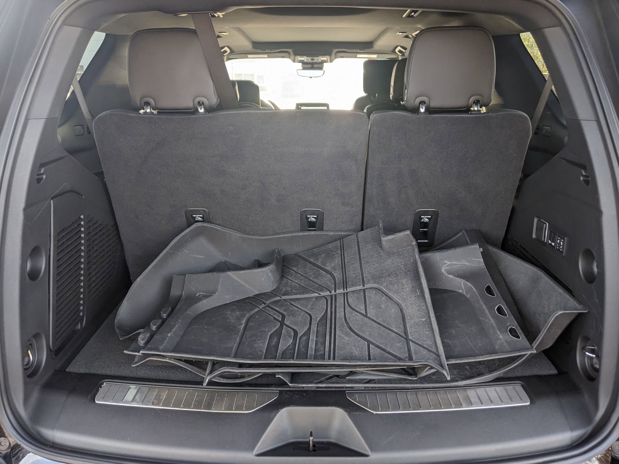 Certified 2024 Chevrolet Tahoe High Country w/ Advanced Technology Package image 37