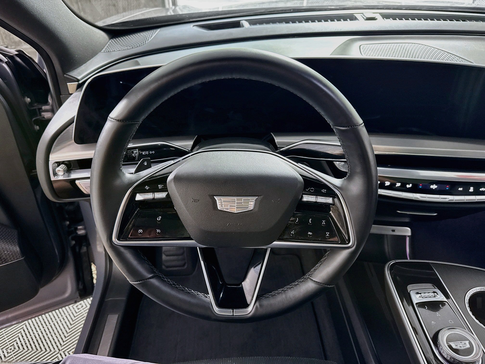 Used 2024 Cadillac Lyriq Luxury AWD/4WD image 15
