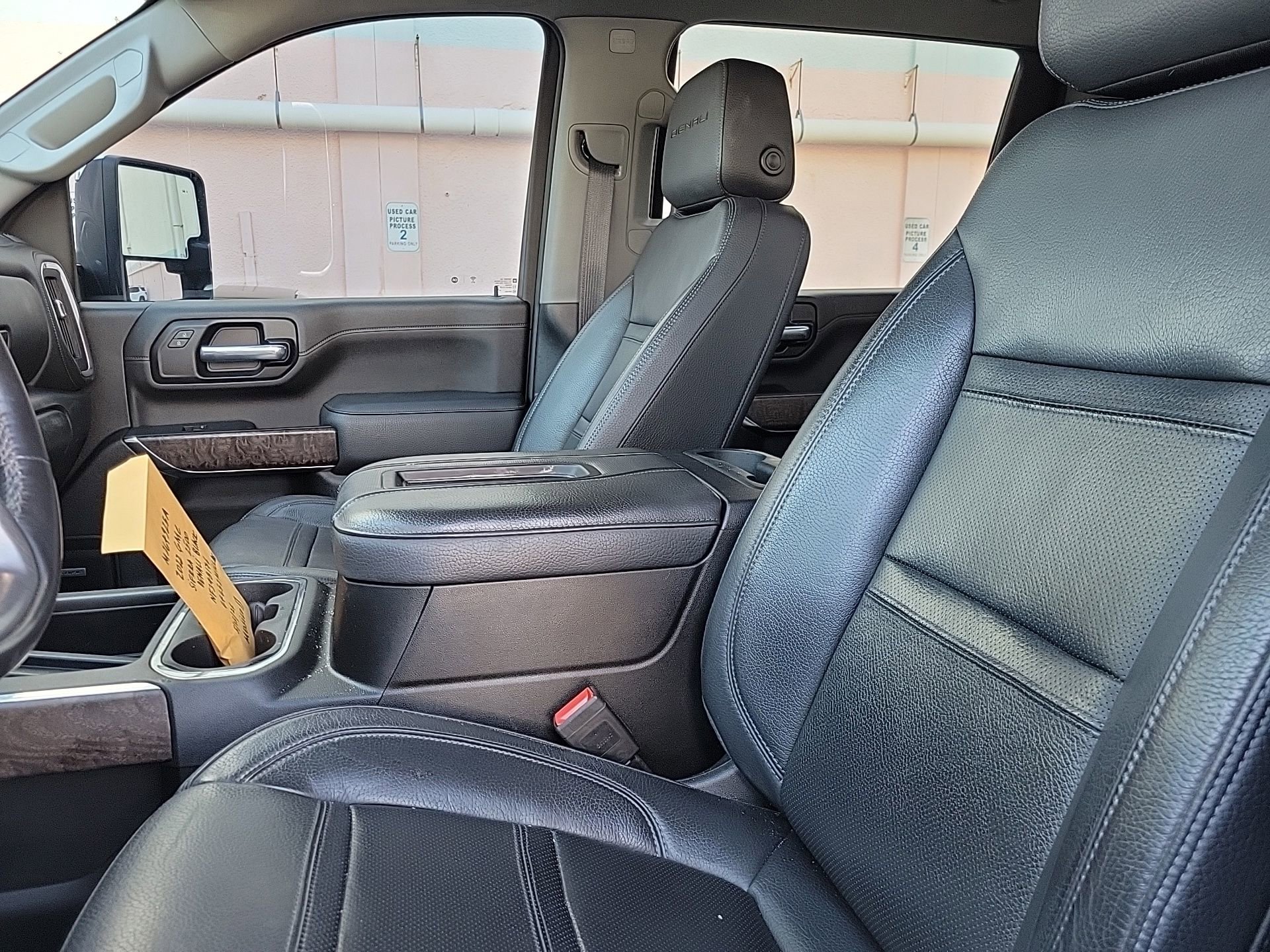 Used 2022 GMC Sierra 2500 Denali w/ Denali Black Diamond Edition AWD/4WD image 21