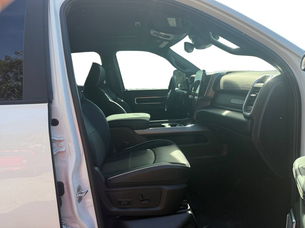New 2025 RAM 2500 Laramie AWD/4WD image 15