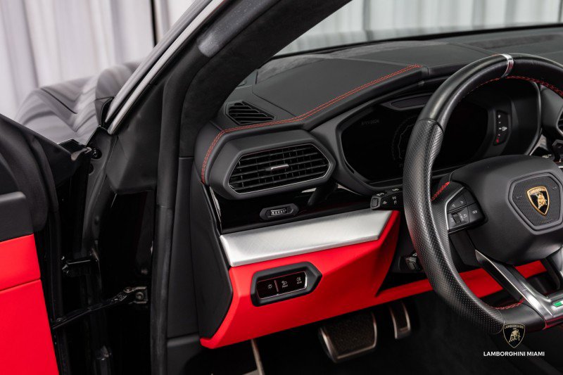 Used 2021 Lamborghini Urus image 23