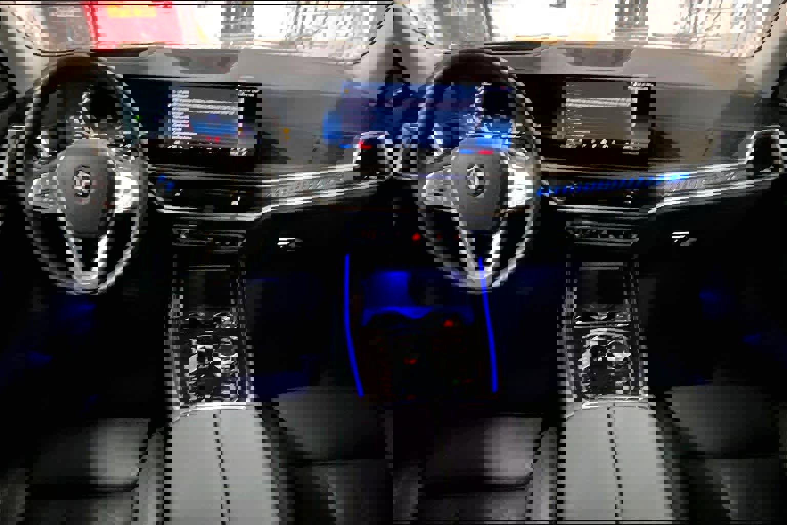 Used 2026 BMW X7 xDrive40i image 16