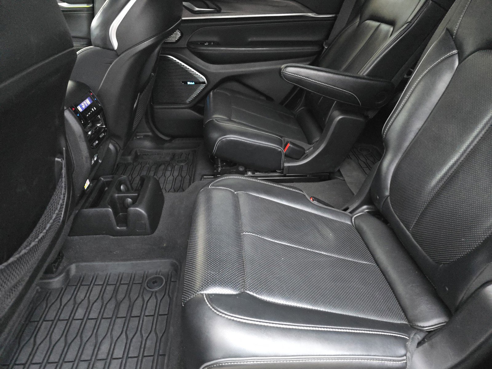 Used 2021 Jeep Grand Cherokee L Overland w/ Luxury Tech Group IV image 13