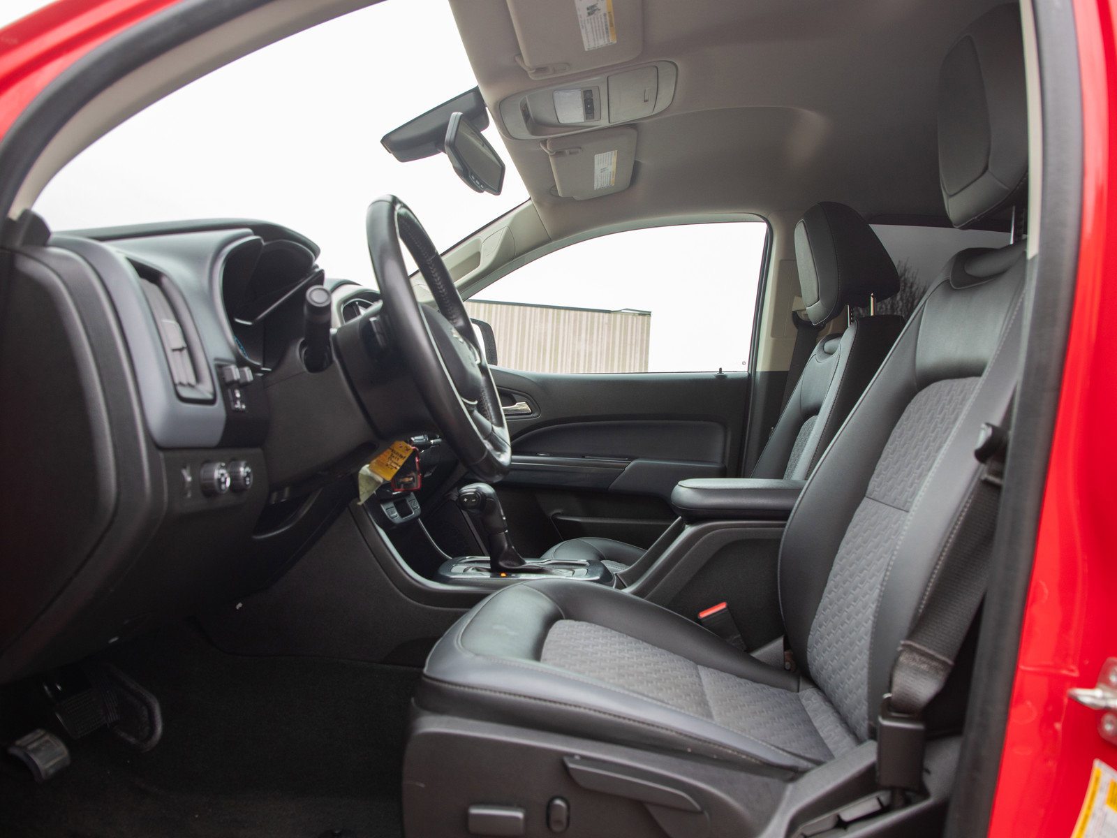 Used 2017 Chevrolet Colorado Z71 AWD/4WD image 23