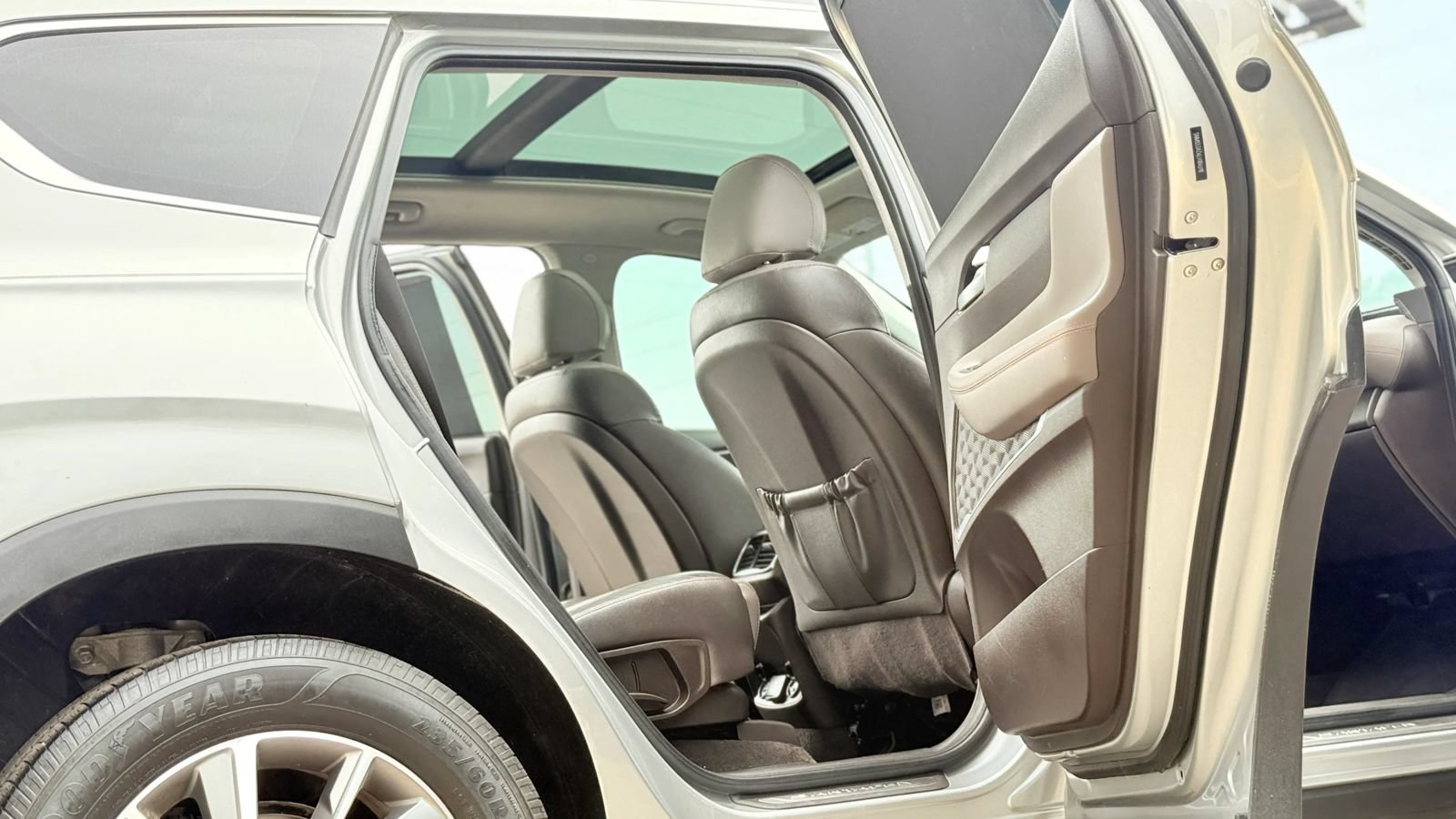 Used 2020 Hyundai Santa Fe Limited FWD image 8