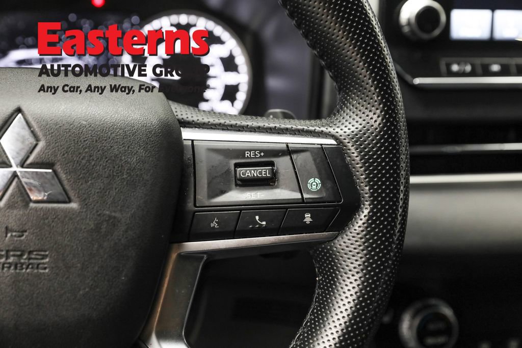 Used 2024 Mitsubishi Outlander SE image 16
