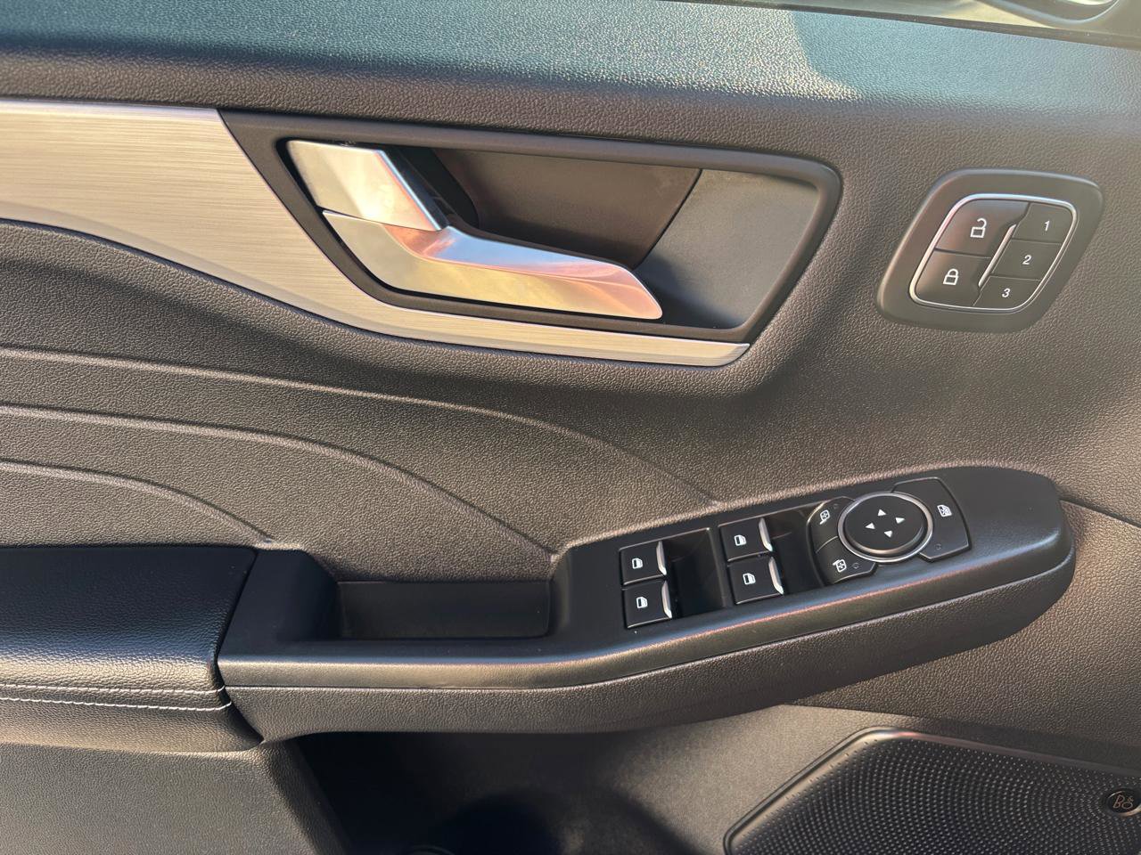 Used 2024 Ford Escape Platinum w/ Premium Technology Package image 10