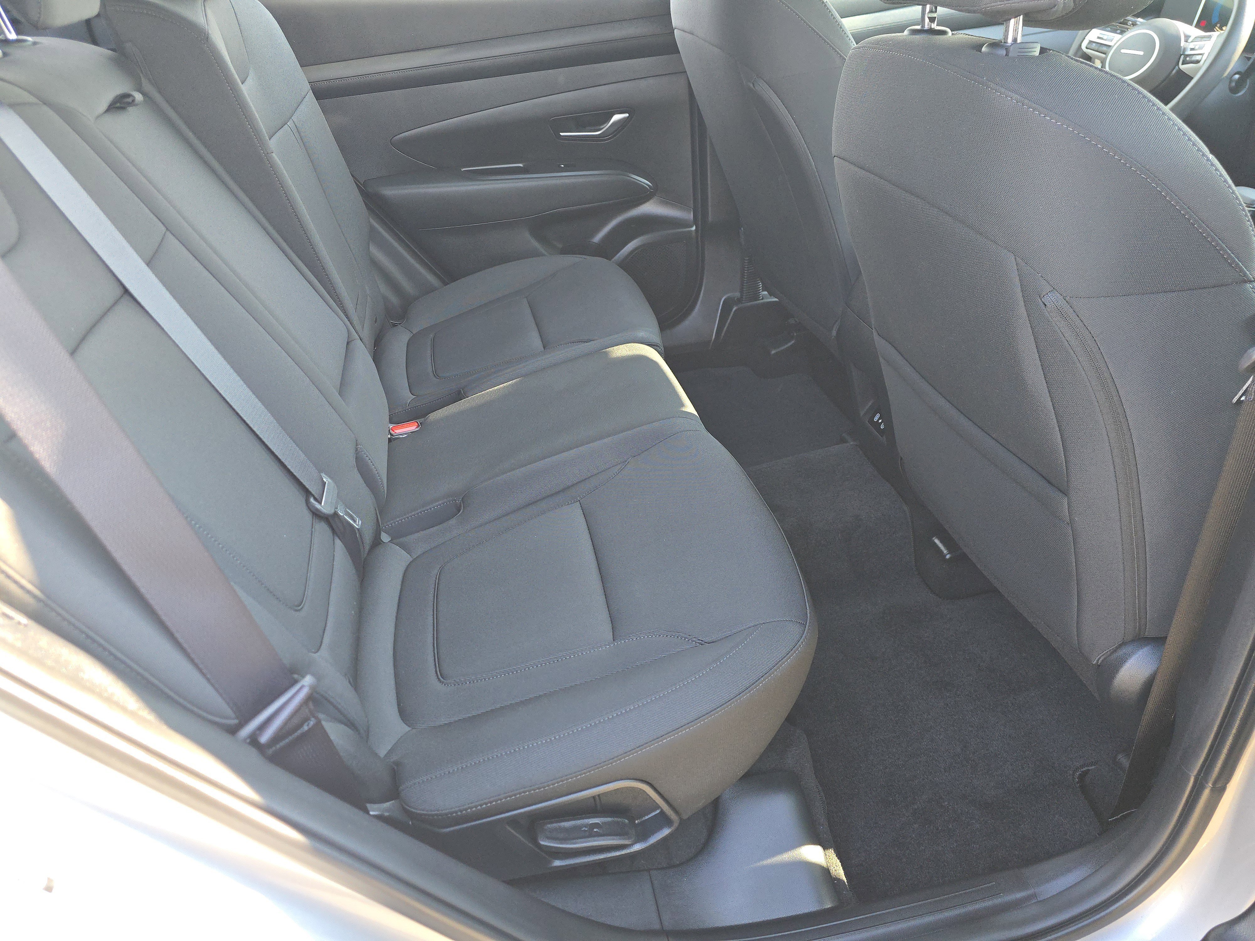 Used 2025 Hyundai Tucson SE image 14