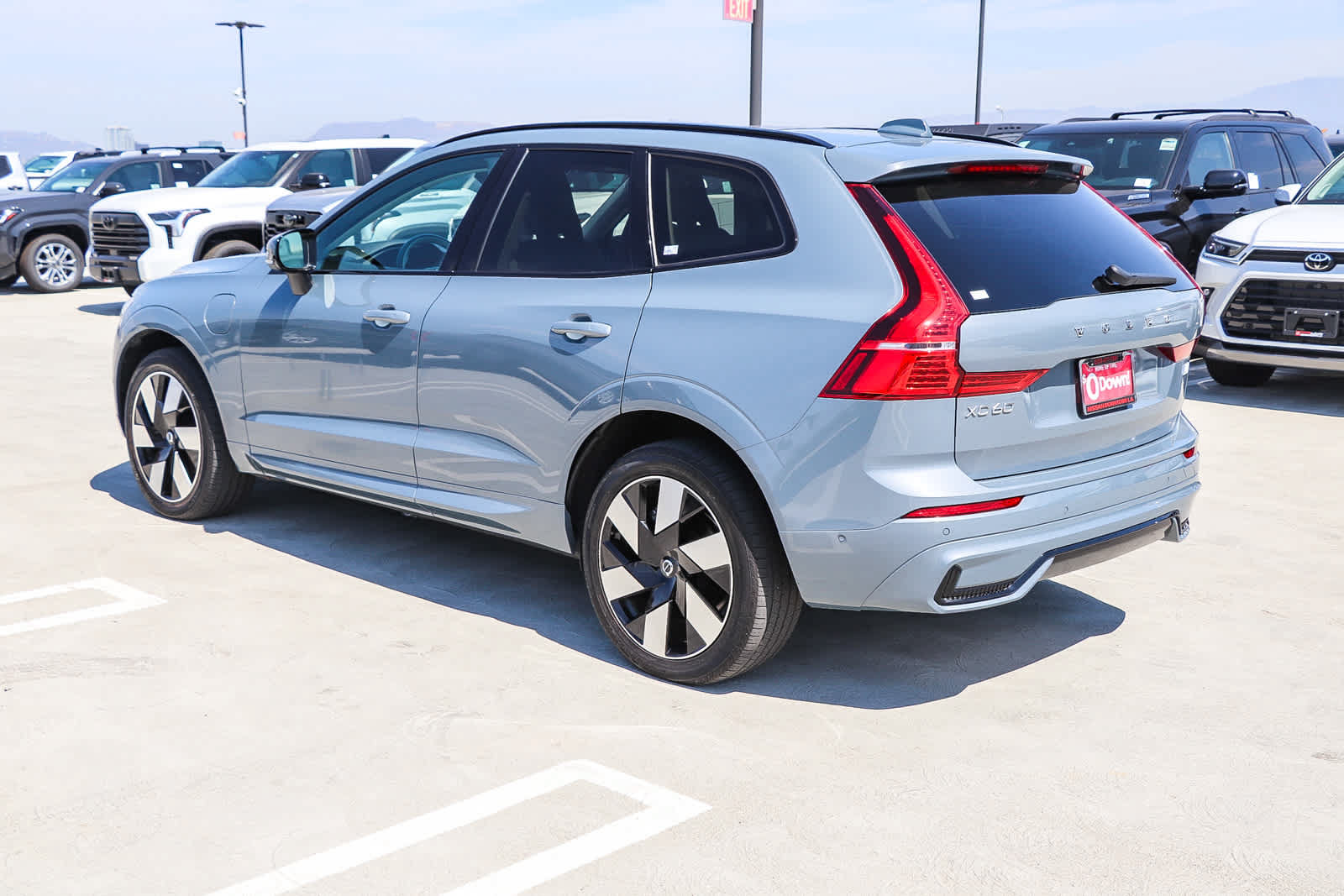 Used 2023 Volvo XC60 T8 Plus w/ Climate Package AWD/4WD image 8