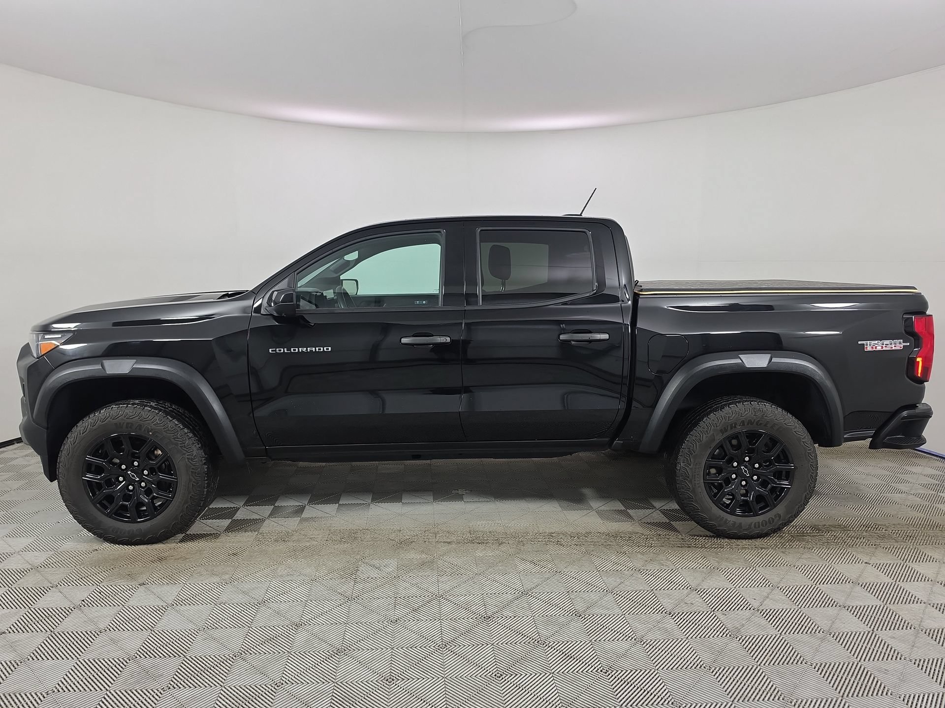 Used 2024 Chevrolet Colorado Trail Boss w/ Technology Package AWD/4WD image 4