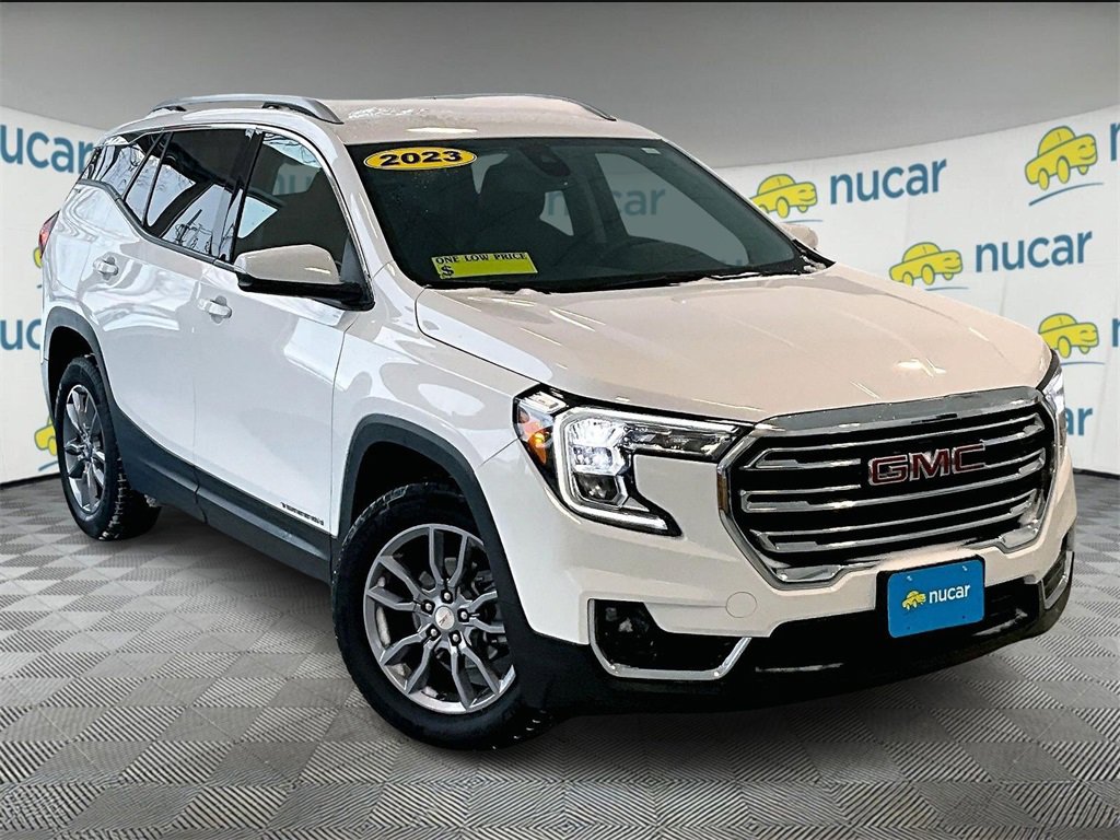 Used 2023 GMC Terrain SLT image 1